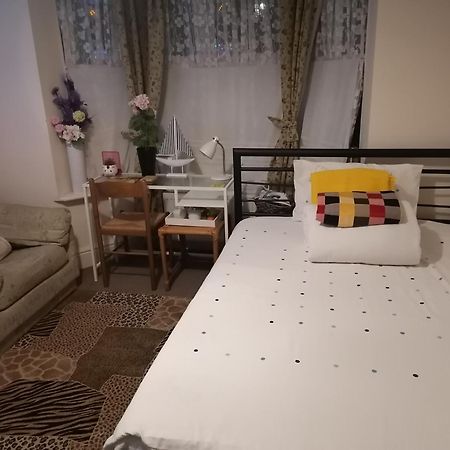 Big Private Room In Town Centre Eastleigh Exterior foto
